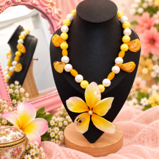 Yellow Plumeria Flower Statement Necklace / Collar llamativo con flor de plumeria amarilla