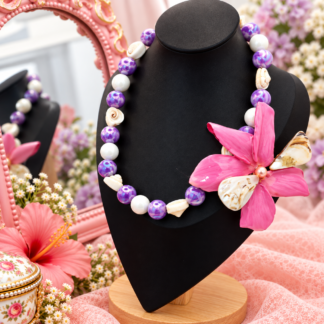 Hand-Painted pink Plumeria Necklace with Coral Petails / Collar con Plumeria Rosa pintada a mano y petalos de Coral .